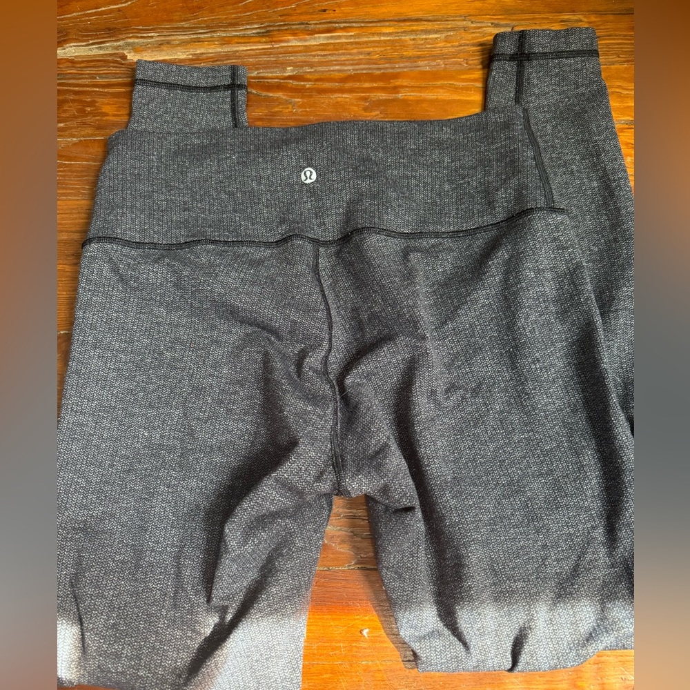 Lululemon Wunder Under Knit Heathered RARE Size 10 28” Inseam